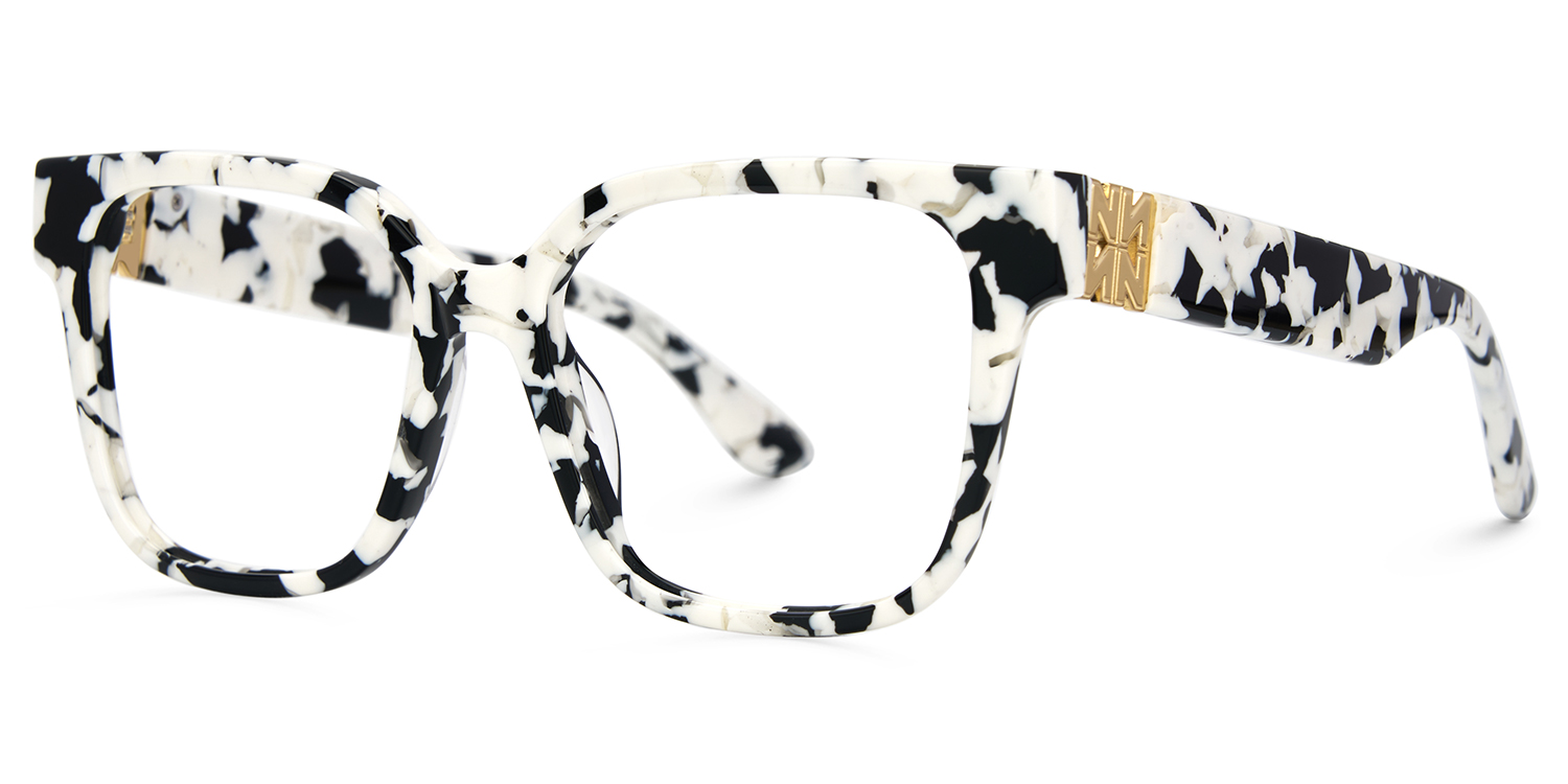 Kerri Kuhmuster Quadratisch Brille1