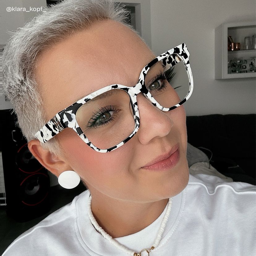 Kerri Kuhmuster Quadratisch Brille