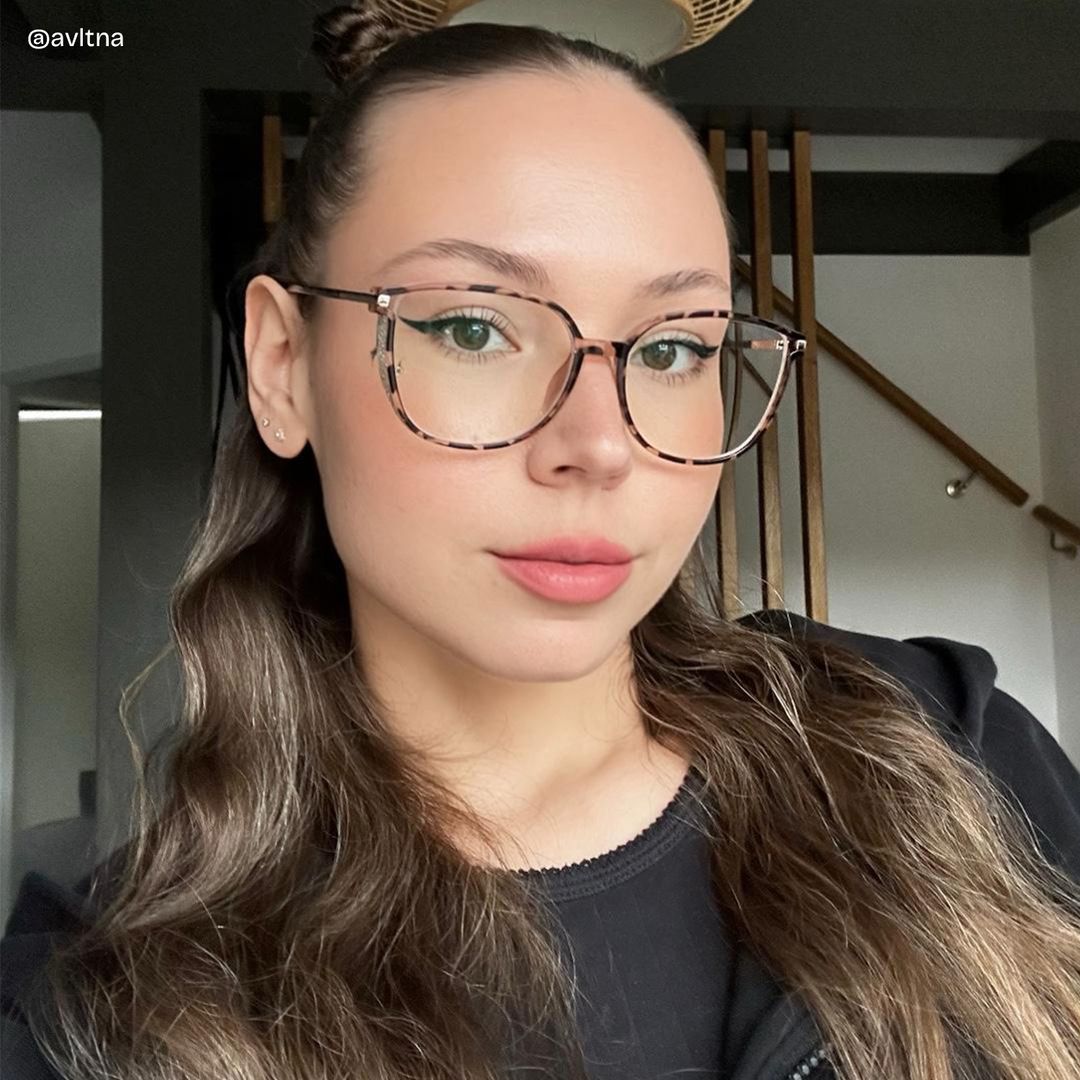 Außerordentlich Zufrieden. Ich war sehr skeptisch meine Brille online 