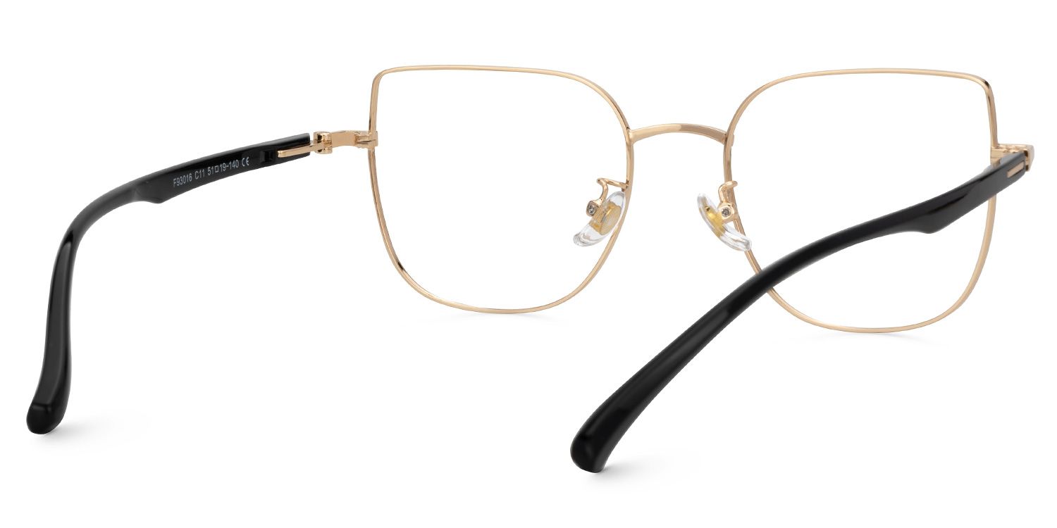 Deanna Schwarz Cateye Brille2