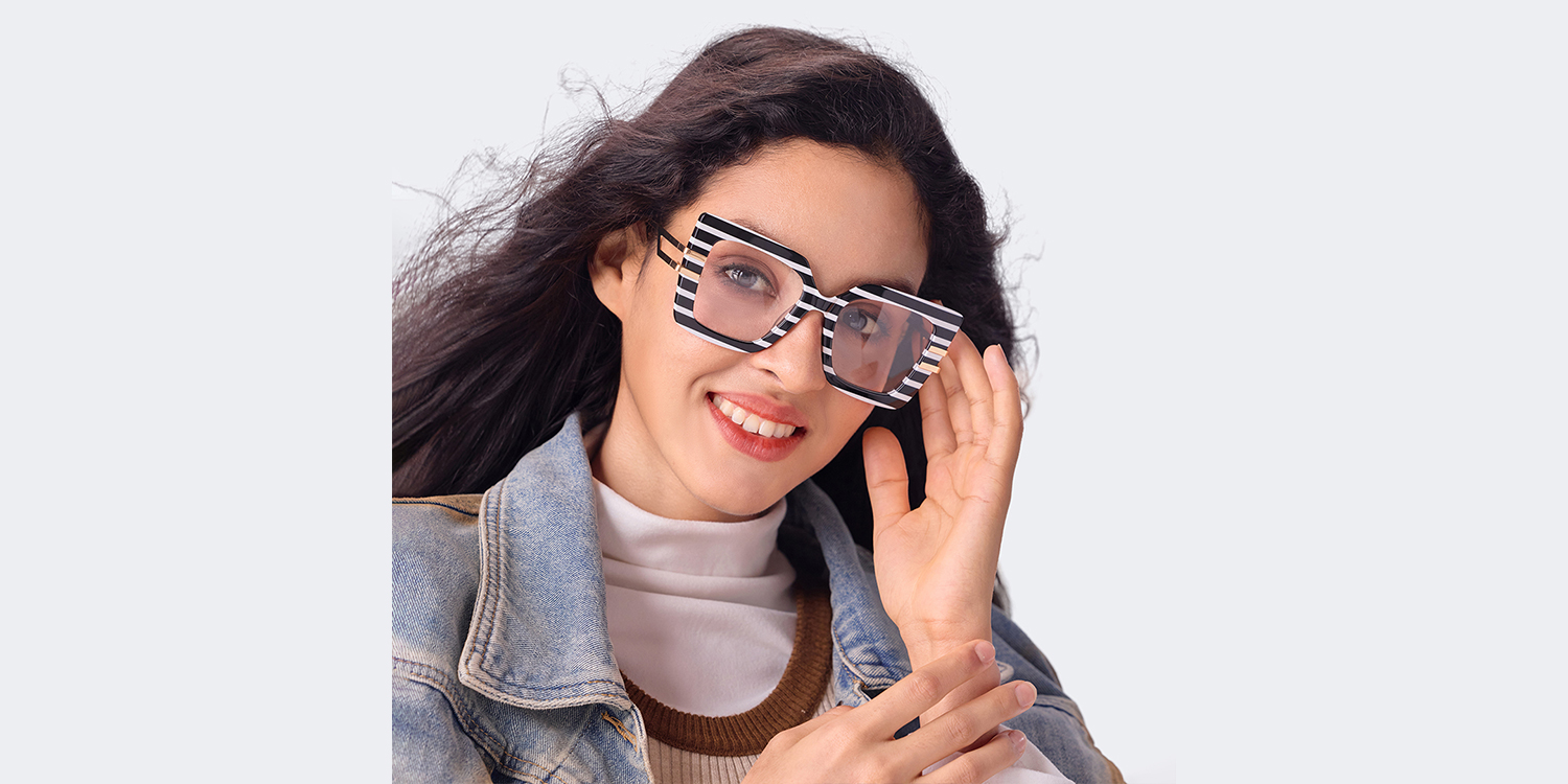 Poutine Schwarz-Weiß Quadratisch Brille1